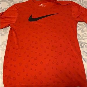 Guys Nike tee